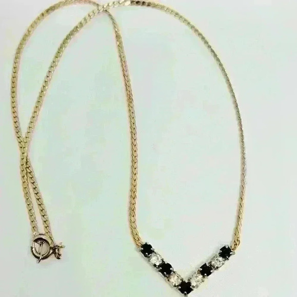 Beautiful Sparkly Necklace - Picture 1 of 2